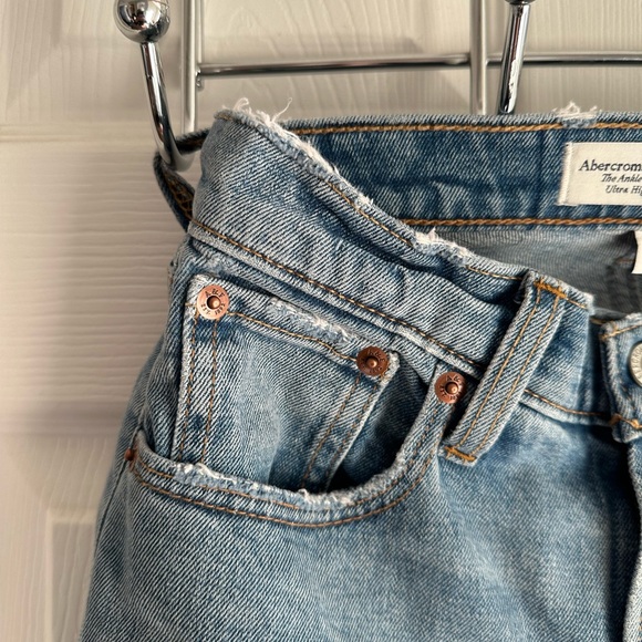 Abercrombie and Fitch curve love jeans - Picture 5 of 5